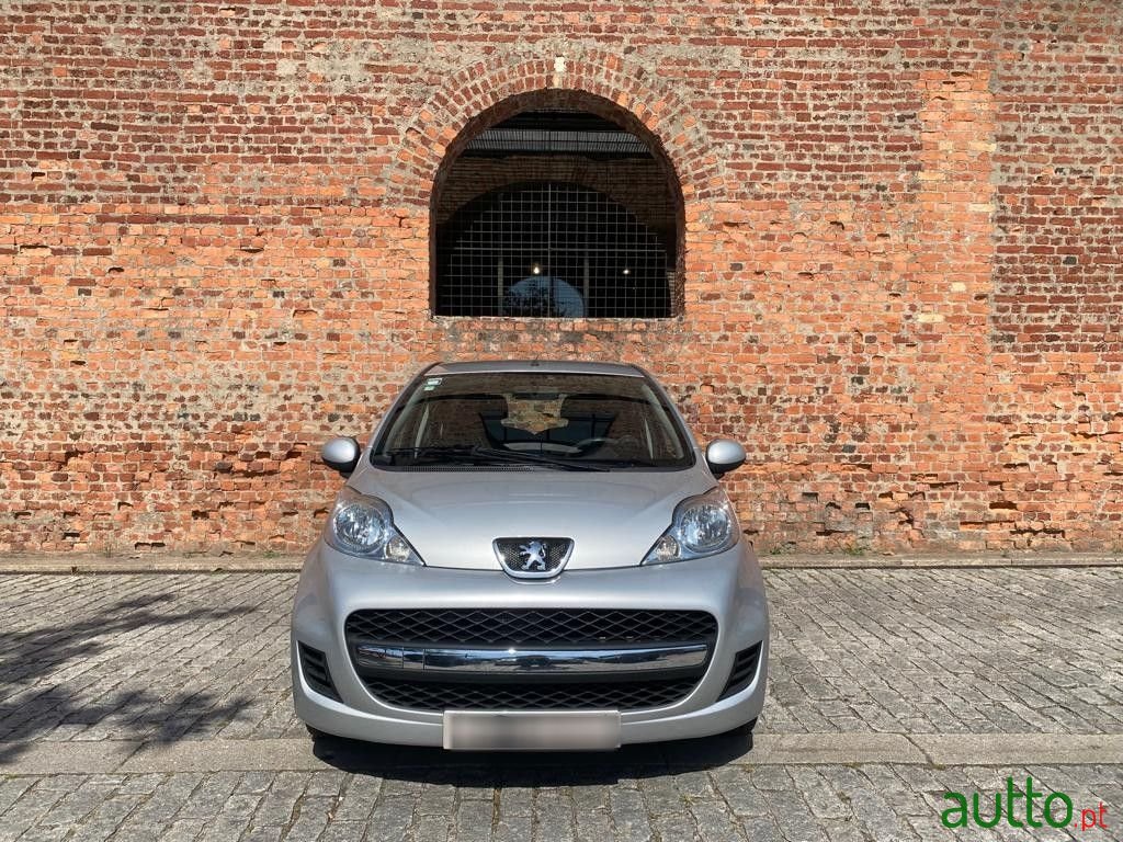 2011' Peugeot 107 photo #2