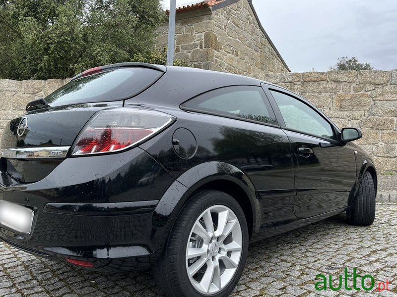 2008' Opel Astra Gtc 1.7 Cdti photo #2