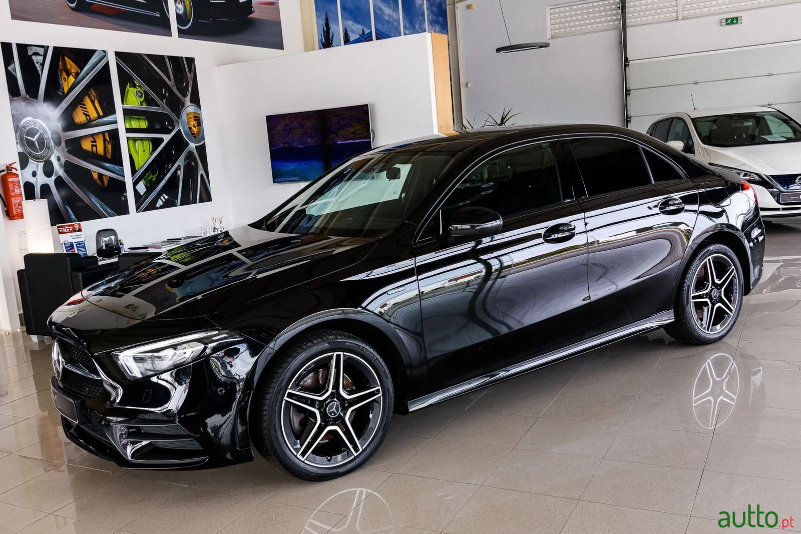 2021' Mercedes-Benz A-250 Limousine photo #2