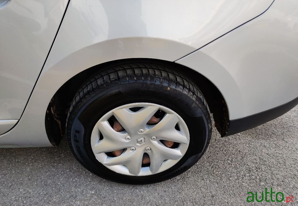 2014' Renault Megane Sport Tourer photo #2