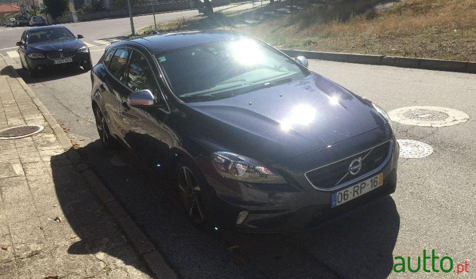 2014' Volvo V40 R - Design photo #2