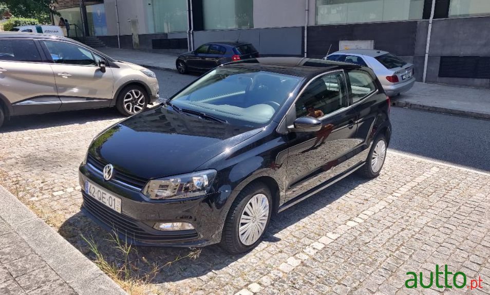 2015' Volkswagen Polo photo #2