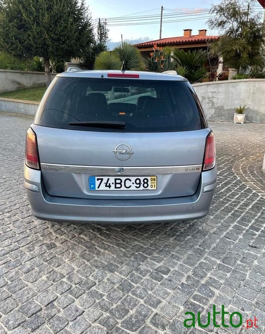 2006' Opel Astra Caravan photo #3