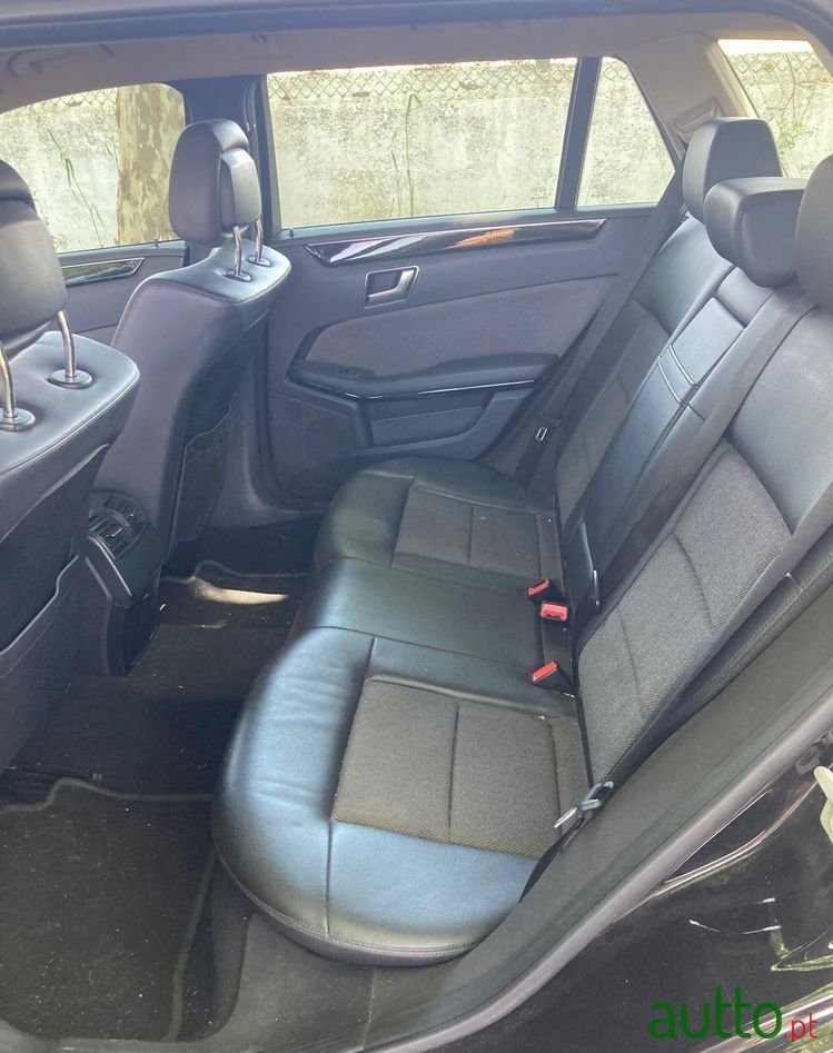 2012' Mercedes-Benz E 300 photo #6