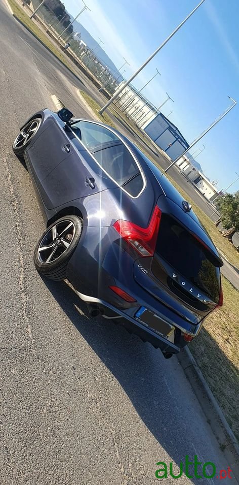 2013' Volvo V40 1.6 D2 R-Design photo #2