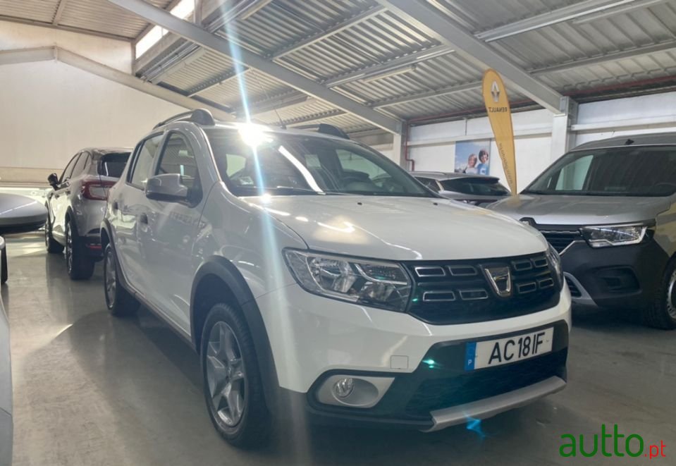 2020' Dacia Sandero Ver-0-9-Tce-Sl-Stepway-Of-Life photo #2