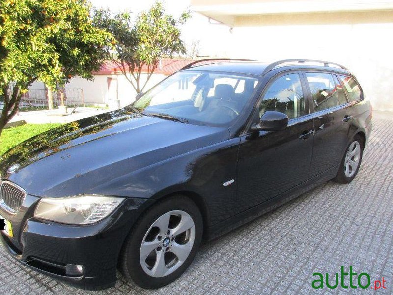 2011' BMW 320 D Touring Navigation Nacional photo #1