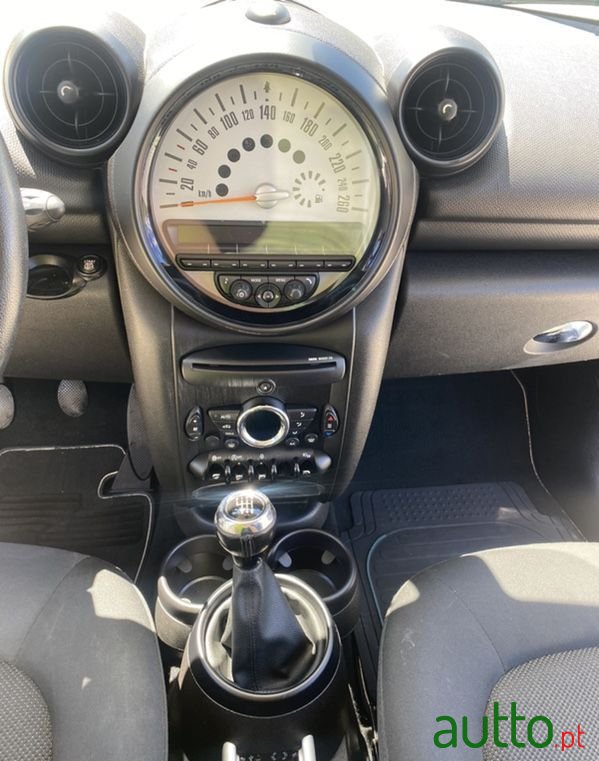 2014' MINI Countryman One D photo #6