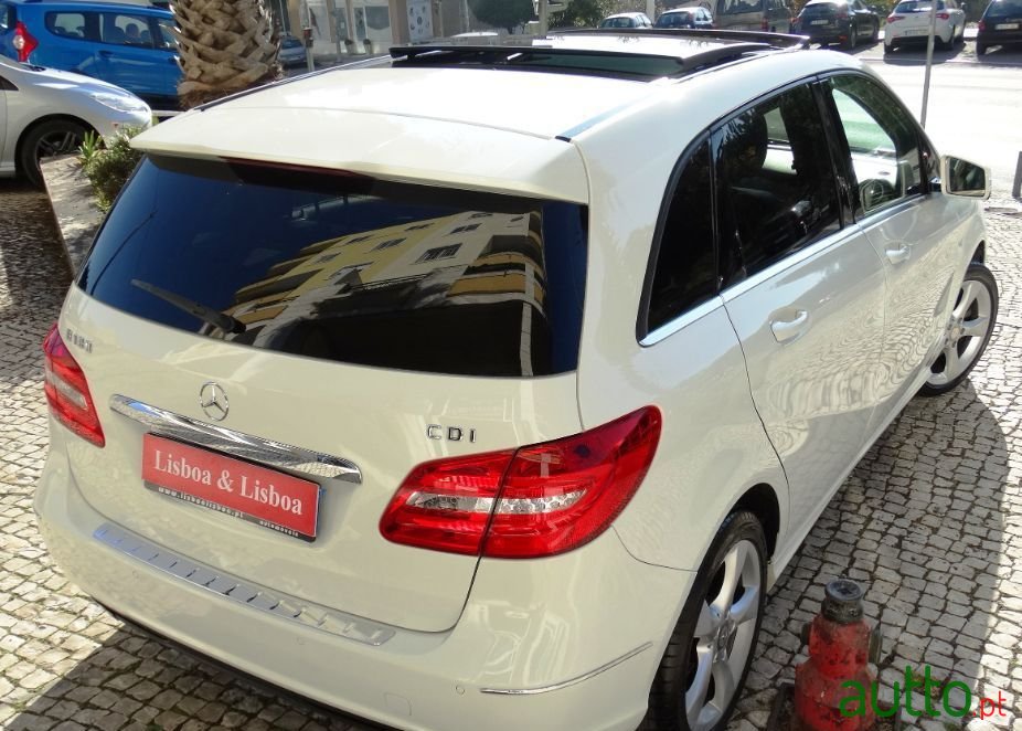 2013' Mercedes-Benz B-180 photo #3