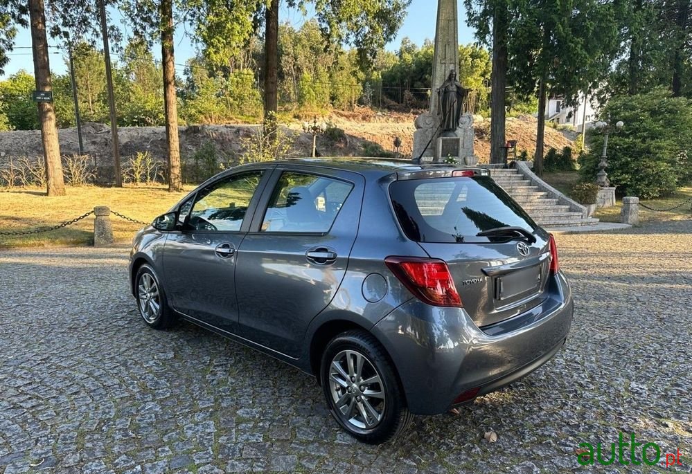 2015' Toyota Yaris 1.0 Vvt-I Comfort photo #4