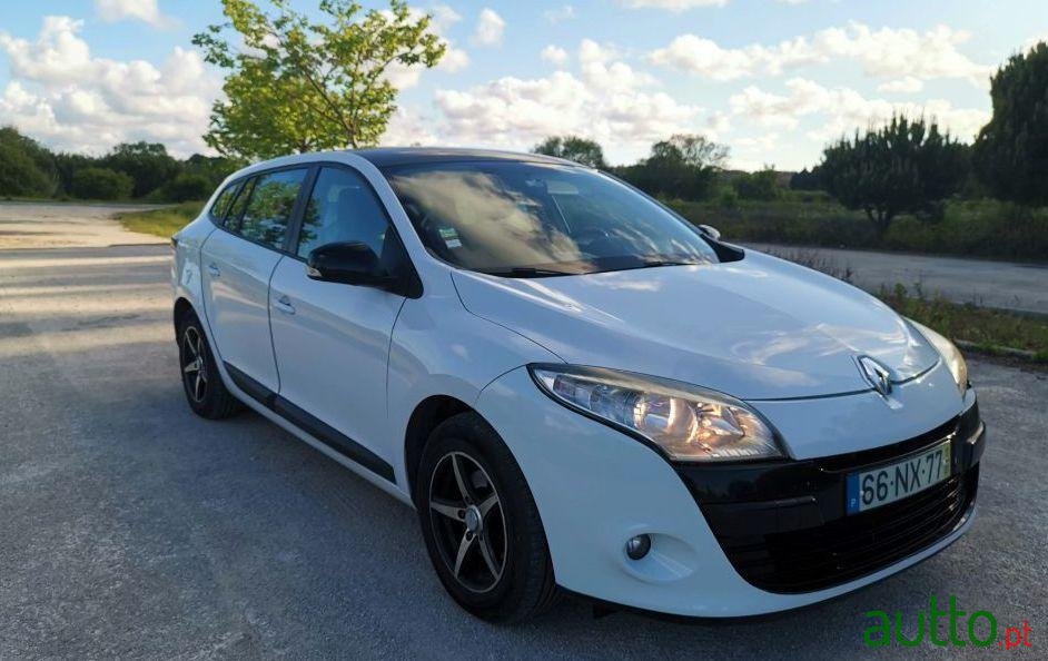 2011' Renault Megane Sport Tourer photo #5