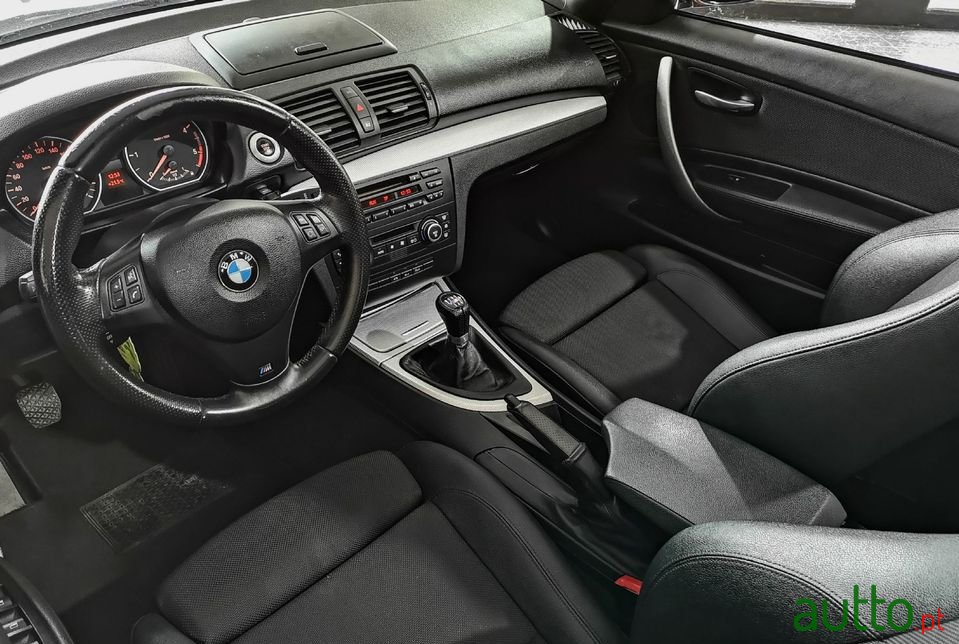 2011' BMW 118 photo #6