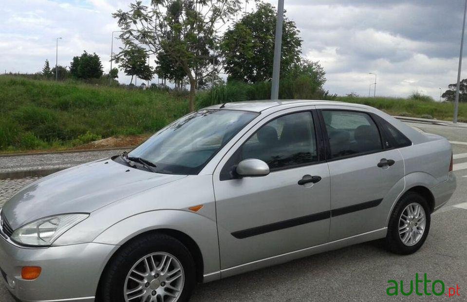 2001' Ford Focus 1.6 Ghia photo #2