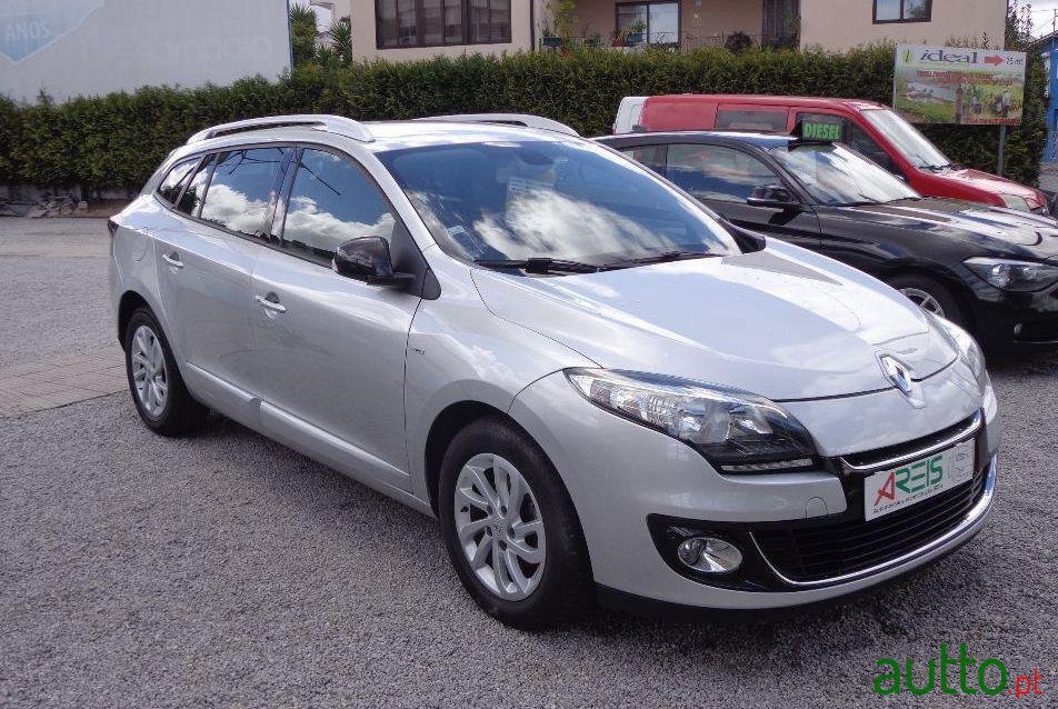 2013' Renault Megane Sport Tourer photo #1