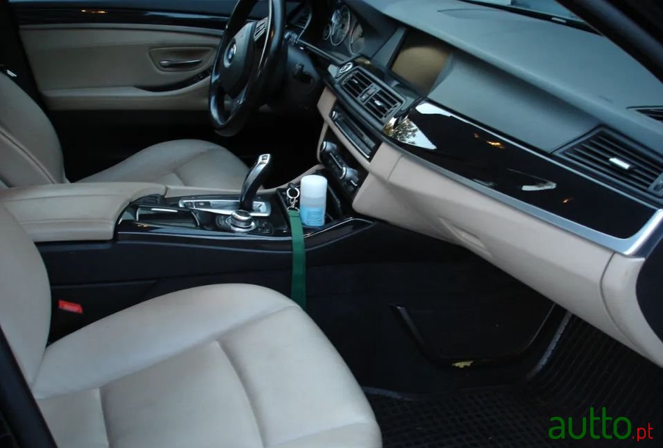 2011' BMW 520 photo #4