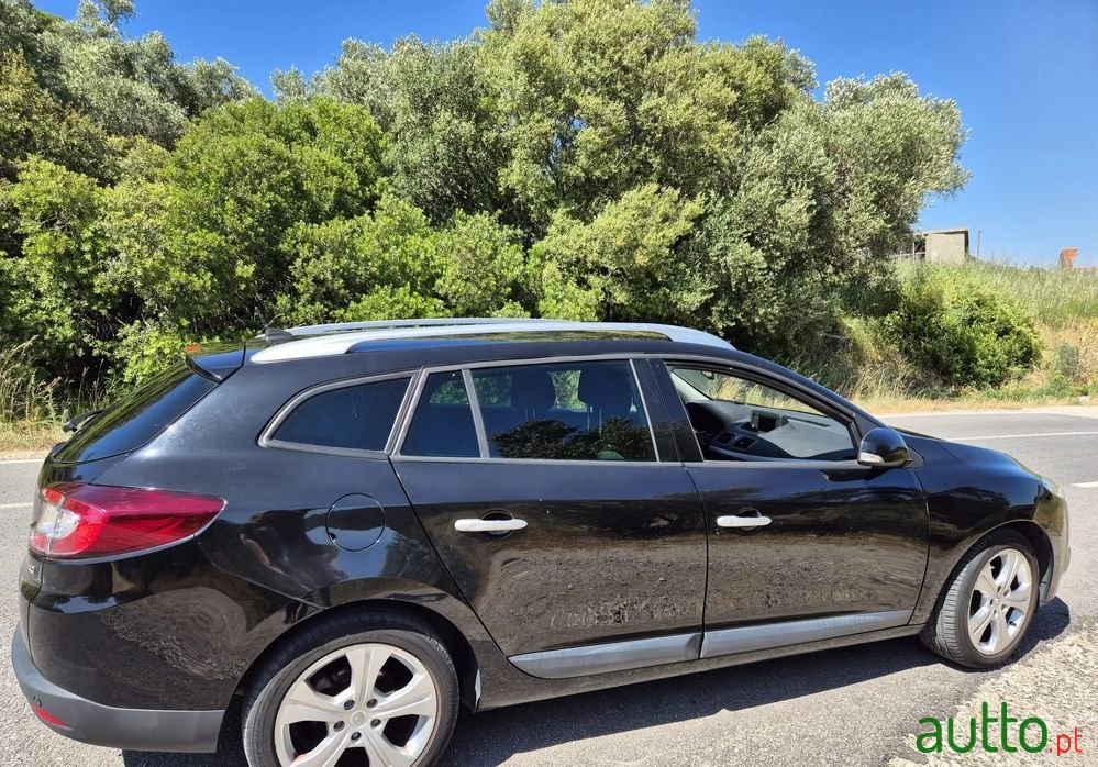2011' Renault Megane Sport Tourer photo #1