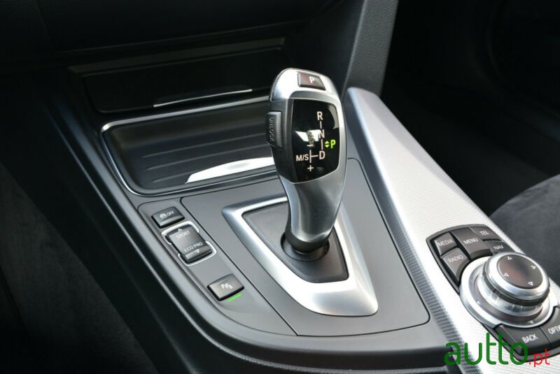 2013' BMW 318 M-Sport photo #3