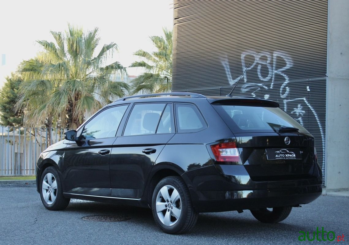 2015' Skoda Fabia Break photo #6