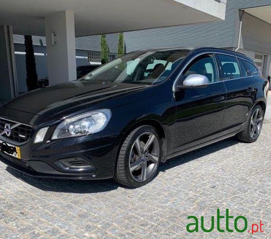 2013' Volvo V60 D4 R Design Sport photo #1