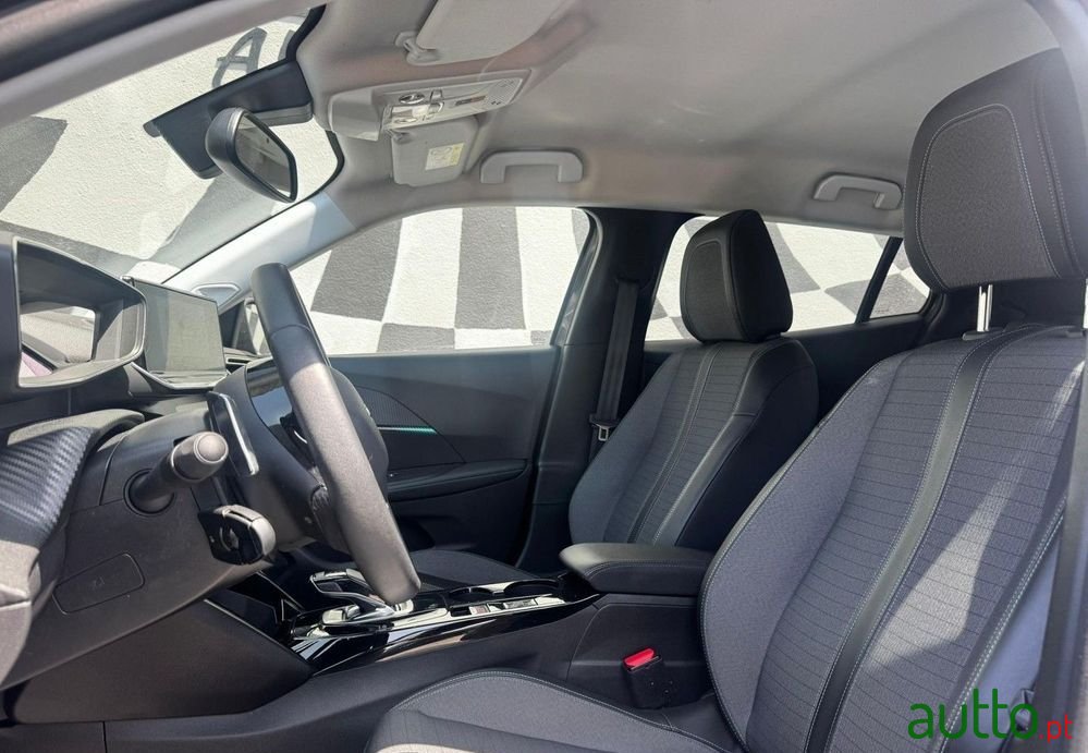 2021' Peugeot 2008 photo #6