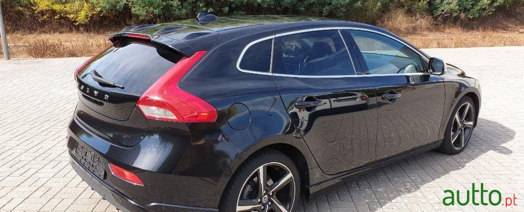 2013' Volvo V40 R Sport photo #3