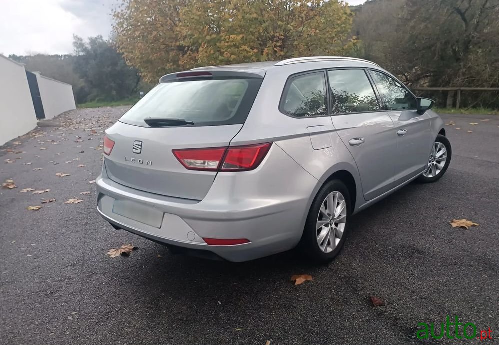 2018' SEAT Leon St photo #4