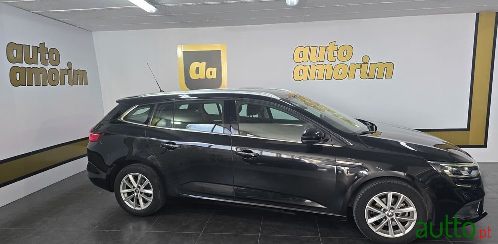 2018' Renault Megane Sport Tourer photo #2