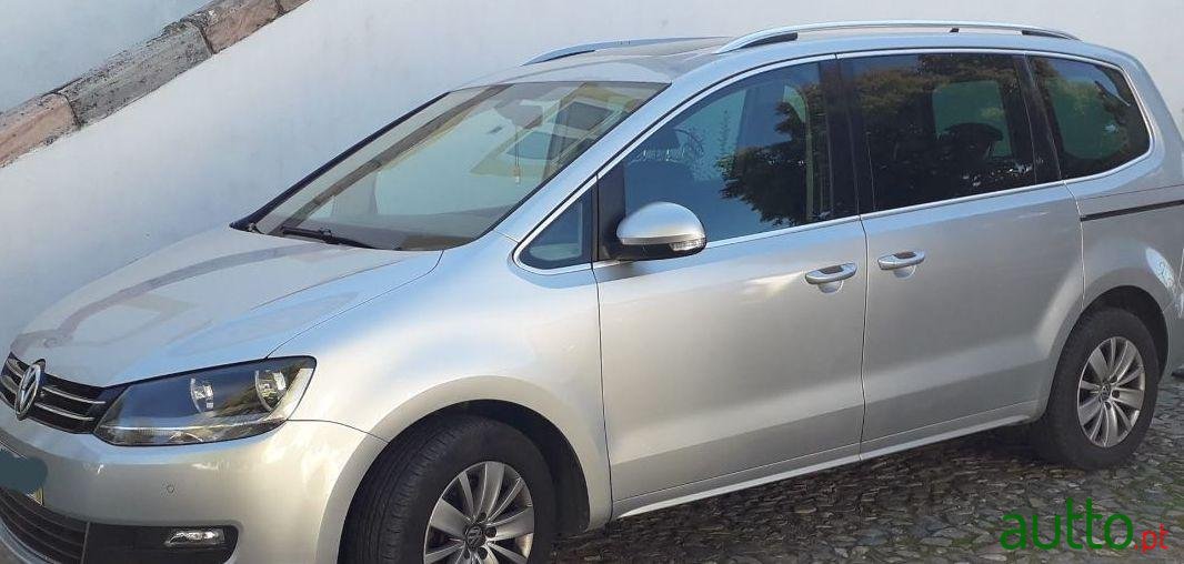 2011' Volkswagen Sharan photo #3