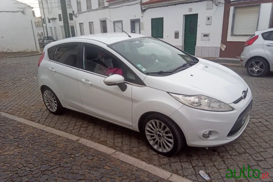 2012' Ford Fiesta photo #2