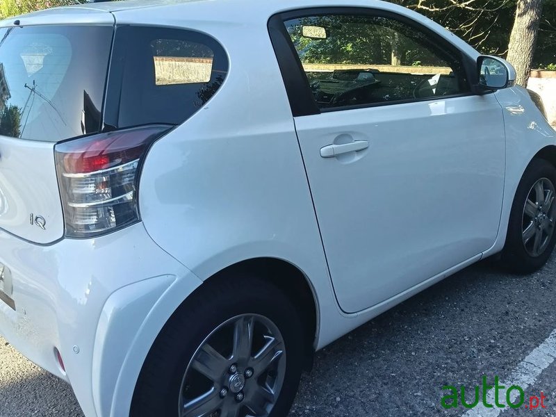 2009' Toyota iQ 1.0 Vvt-I photo #2