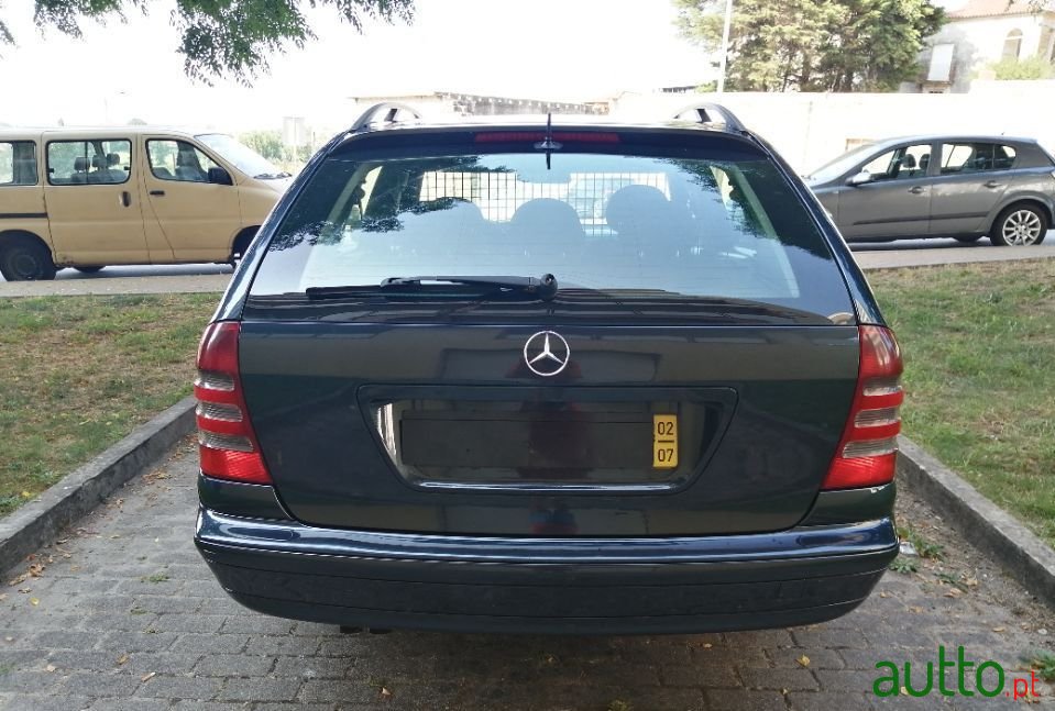 2006' Mercedes-Benz C-220 photo #3