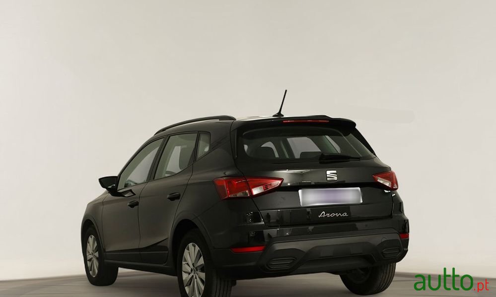 2024' SEAT Arona 1.0 Tsi Style photo #3