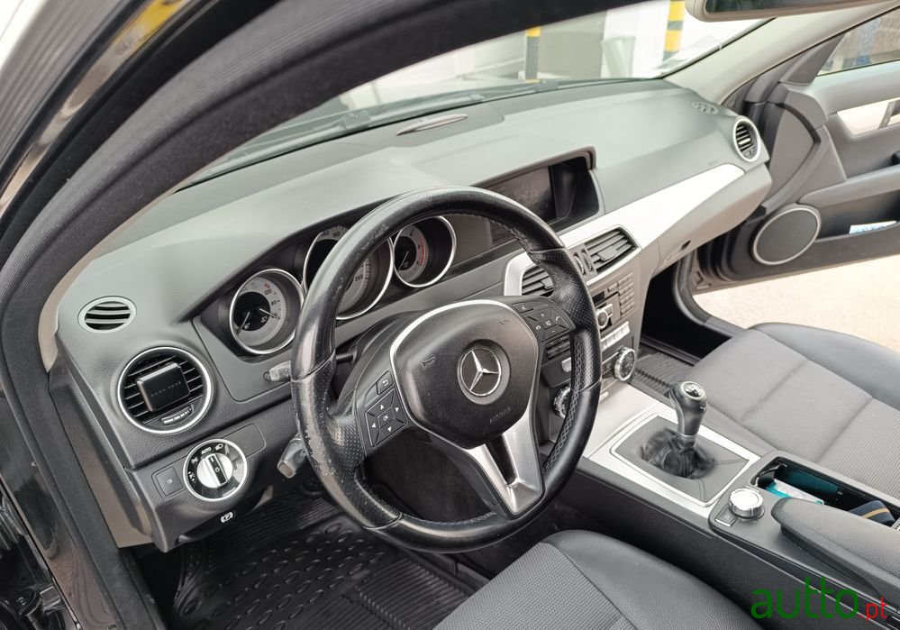 2011' Mercedes-Benz C 200 photo #5