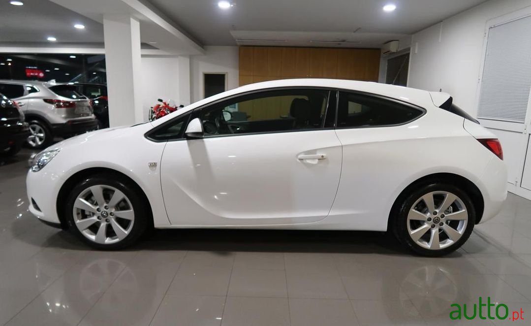 2014' Opel Astra Gtc photo #4