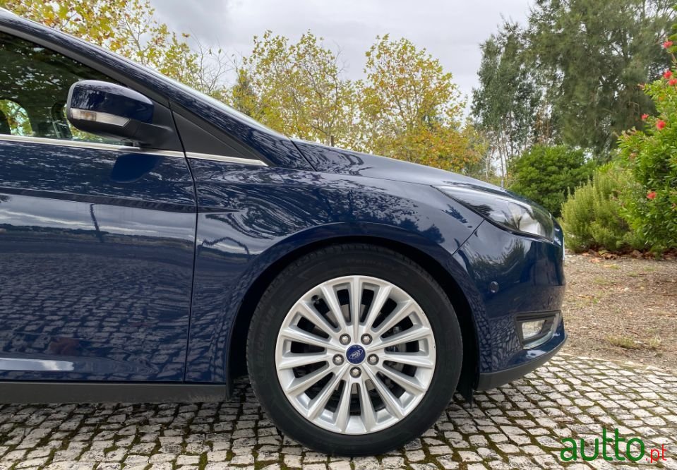 2015' Ford Focus Sw photo #6