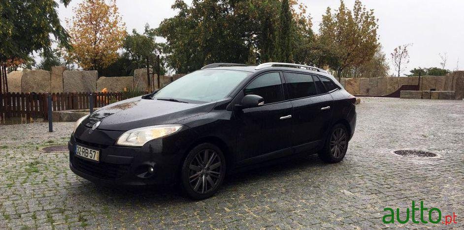 2011' Renault Megane Sport Tourer photo #1