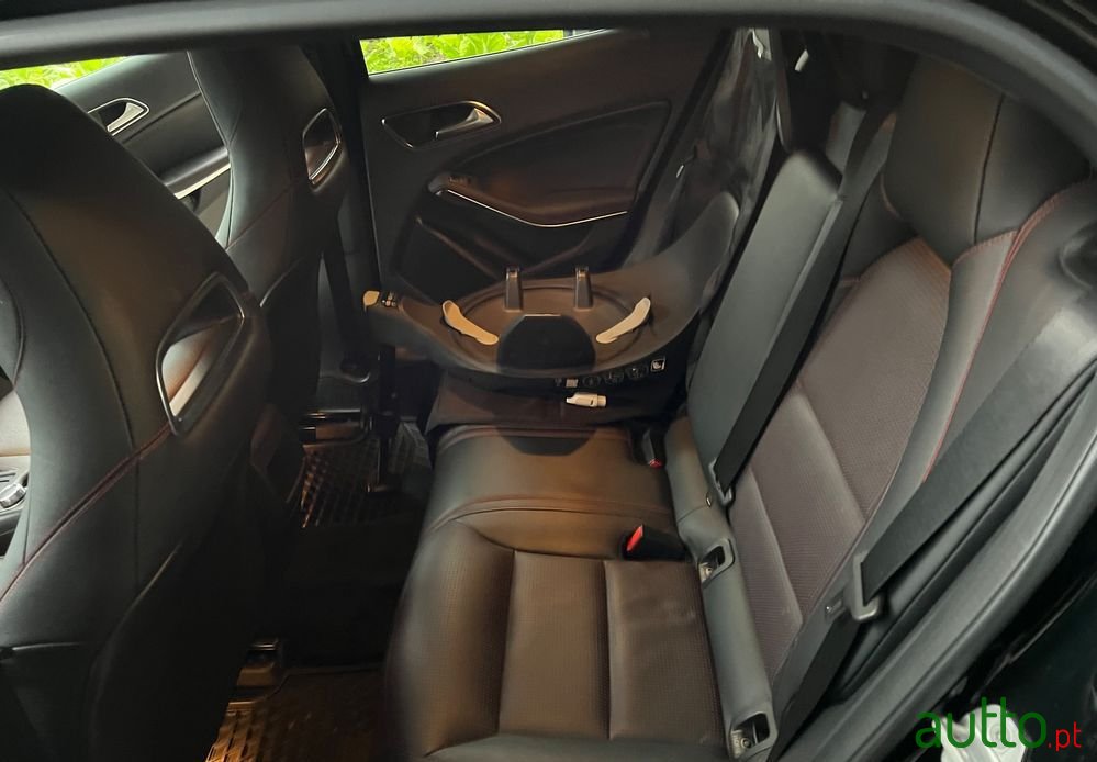 2014' Mercedes-Benz GLA 220 photo #3