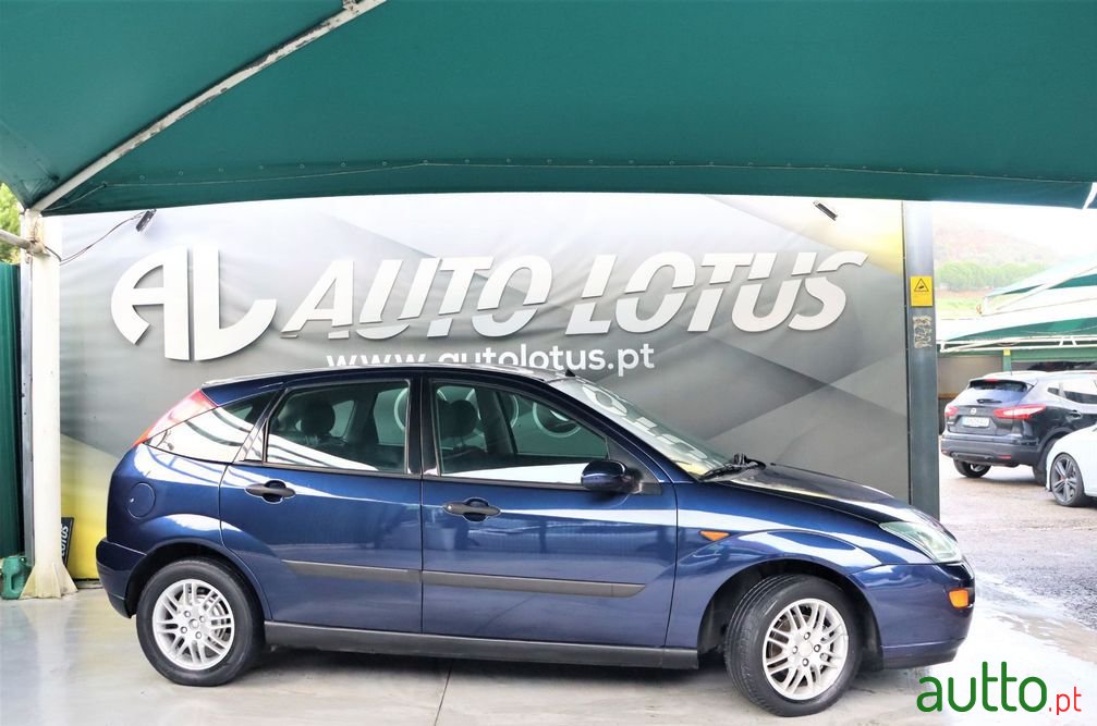 2000' Ford Focus photo #3