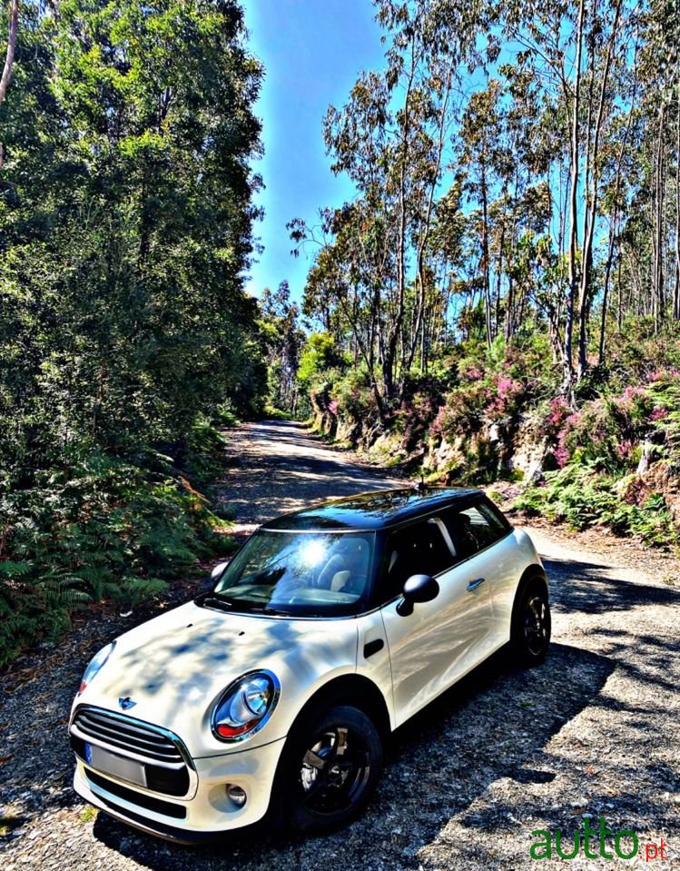 2016' MINI Cooper D photo #2