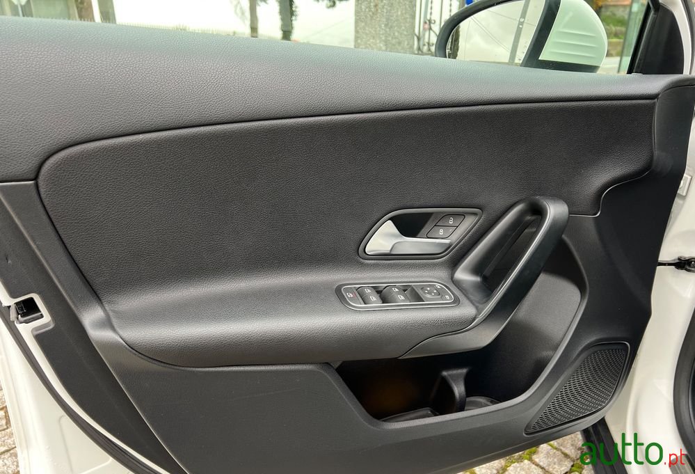 2018' Mercedes-Benz Classe A D 7G-Dct Style photo #5