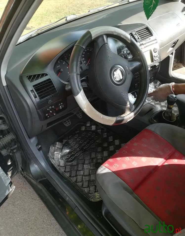 2001' SEAT Ibiza 1.0 Passion photo #1