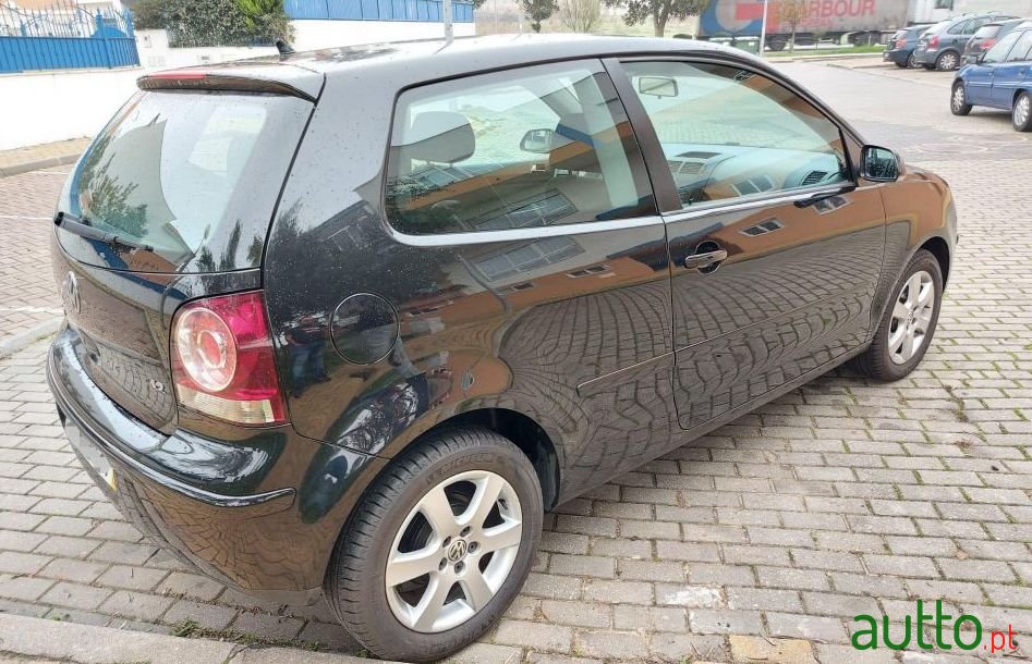 2005' Volkswagen Polo photo #1