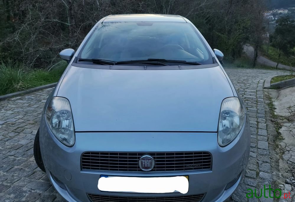2009' Fiat Grande Punto photo #2