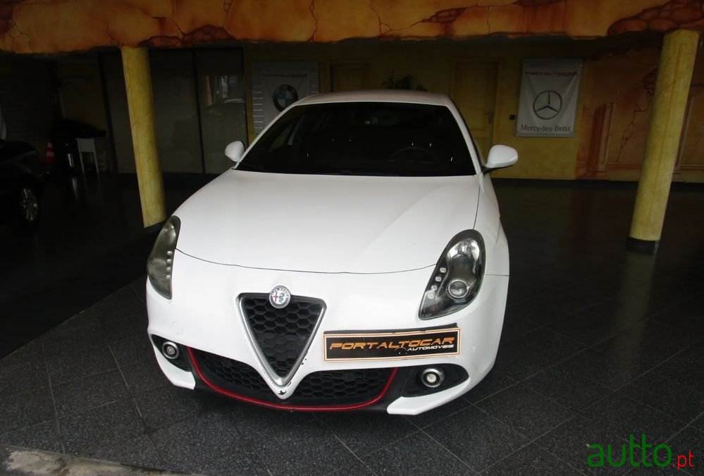 2019' Alfa Romeo Giulietta photo #2