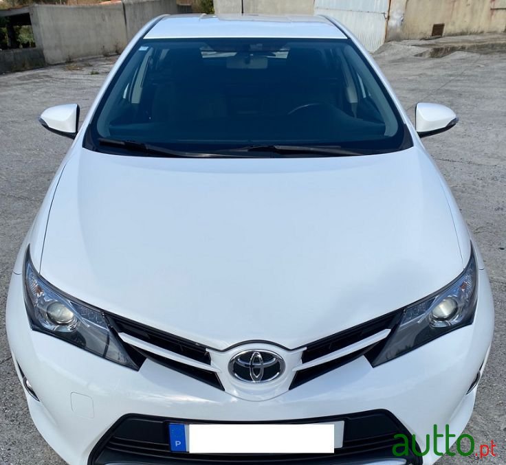 2014' Toyota Auris photo #5