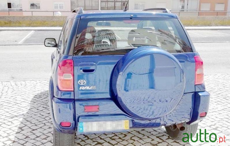 2000' Toyota RAV4 photo #3