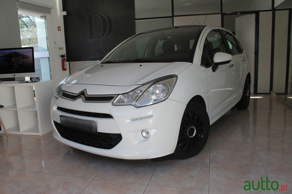 2015' Citroen C3 Pure Tech Vti Selection photo #1