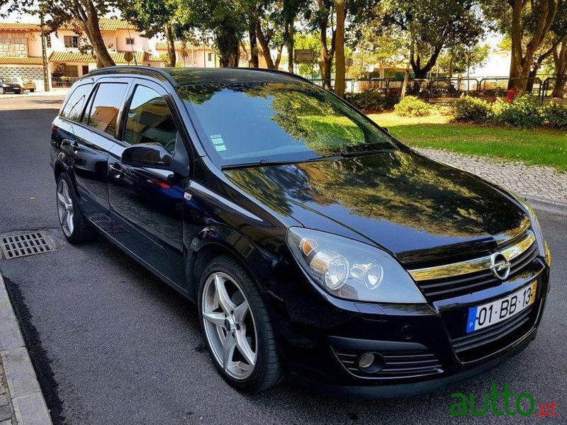 2005' Opel Astra-Caravan Sport photo #1