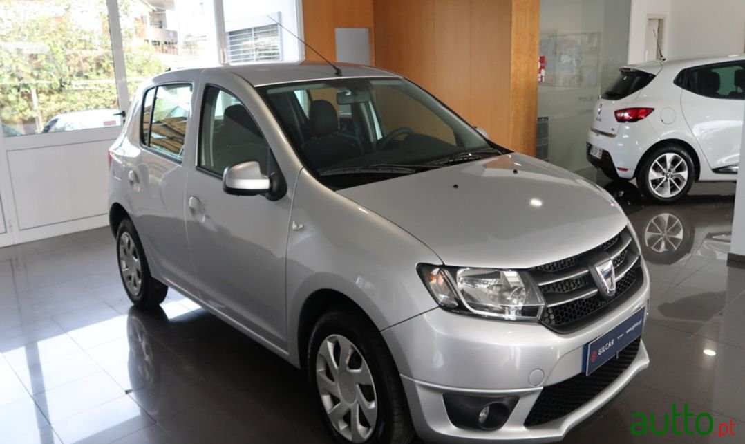 2014' Dacia Sandero photo #2