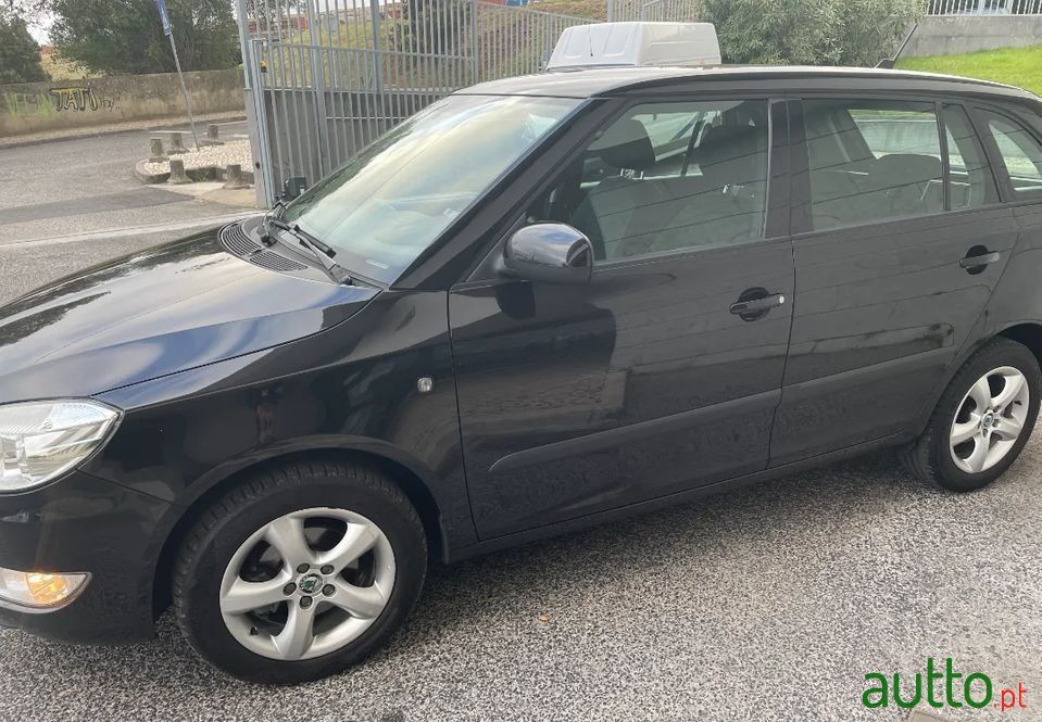 2012' Skoda Fabia Break photo #4